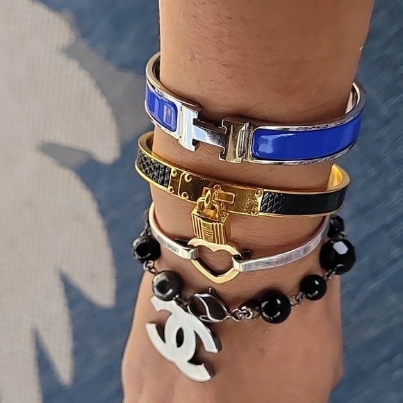 LIKE 👍 If you want to be notified when I go live!!! - Picture 1 of 7